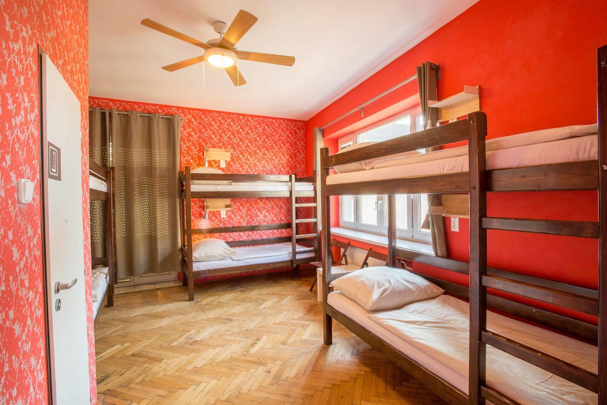 Hostel Blues Братислава Екстер'єр фото