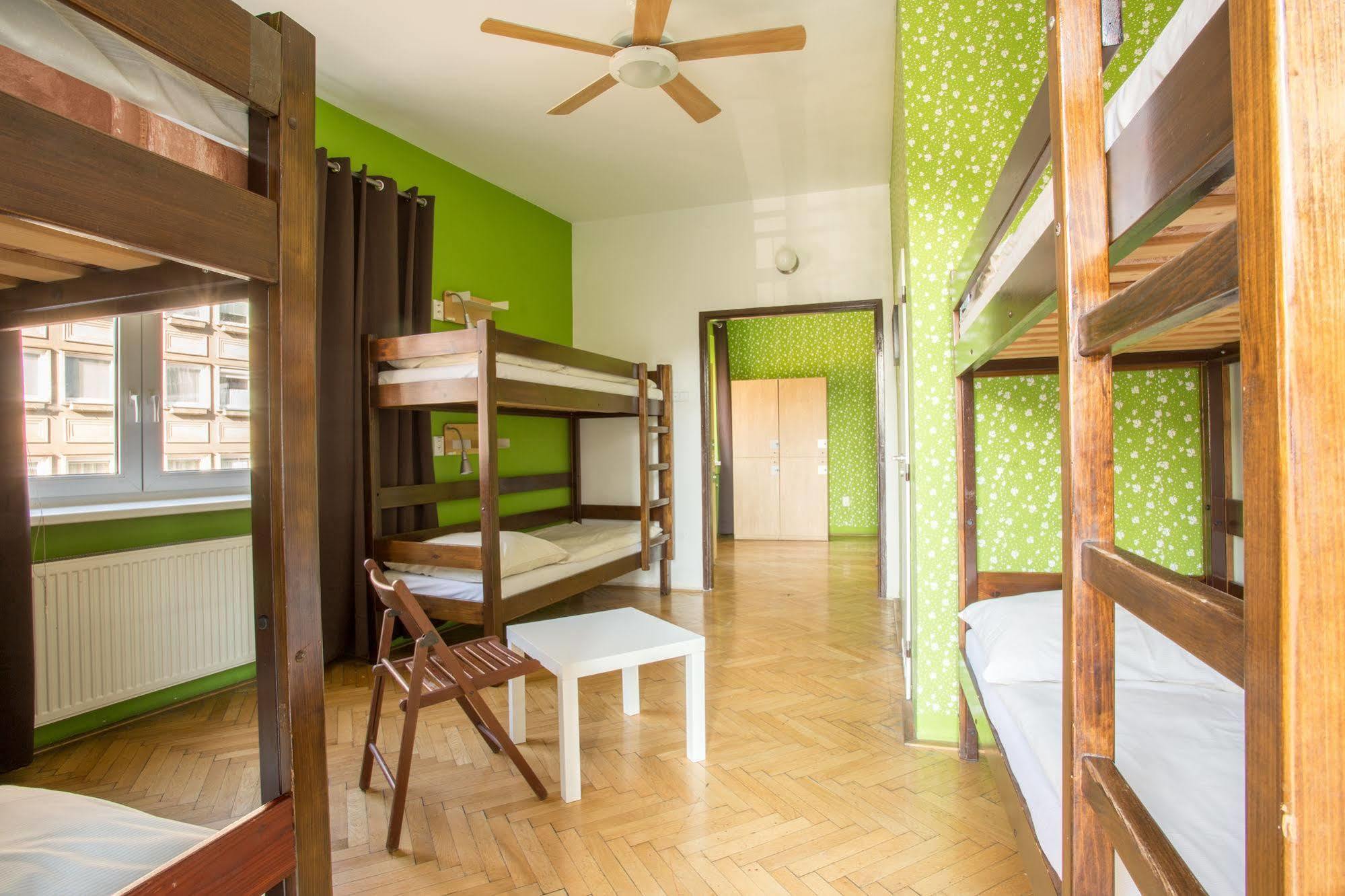 Hostel Blues Братислава Екстер'єр фото