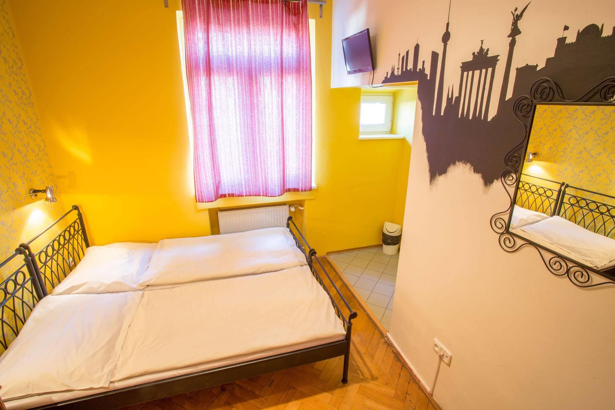 Hostel Blues Братислава Екстер'єр фото